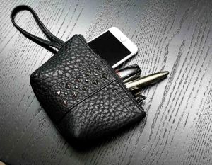 Купить итальянскую черную косметичку из натуральной кожи с тиснением с доставкой по Москве и всей России в интернет-магазине сумок и аксессуаров